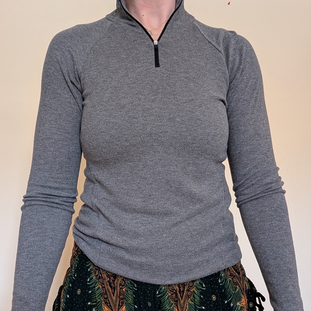 Uniqlo Gray Long Sleeve Top